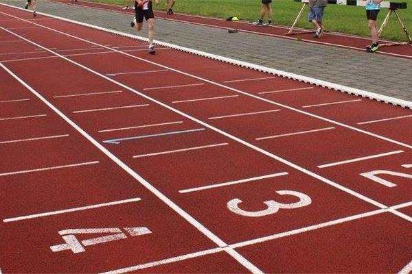 Renovatie kunststof atletiekpiste in PU - Sportinfrabouw NV